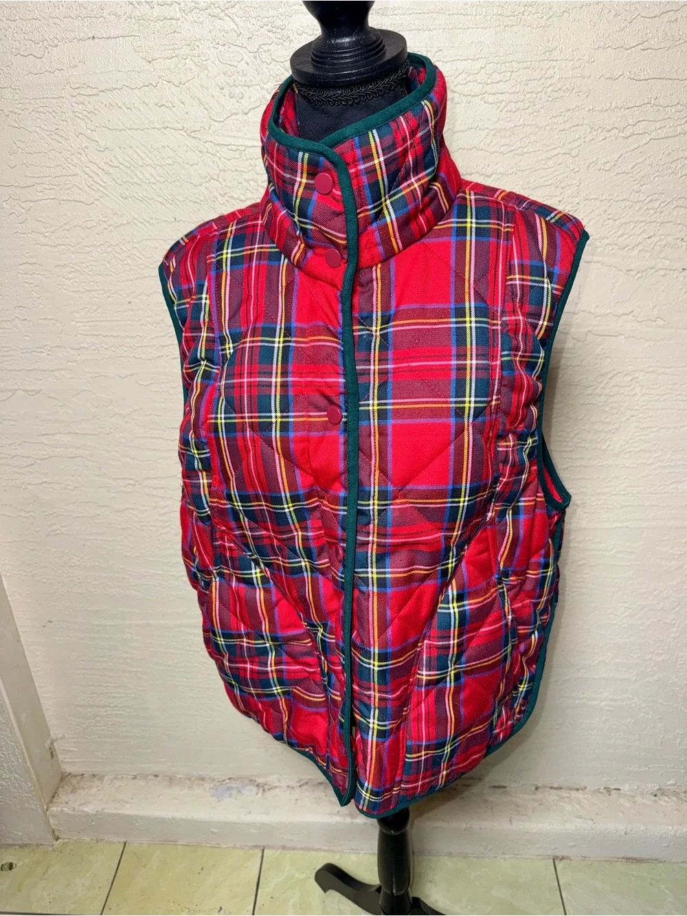 BiBi Red Tartan Plaid Quilted Puffer Vest Womens M Holiday Preppy Cabincore Cozy
